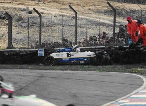 Giorgio Vinella Formula Renault 2000 1996 Thruxton British championship Manor Motorsport Van Diemen incidente urto contro muro gomme 3